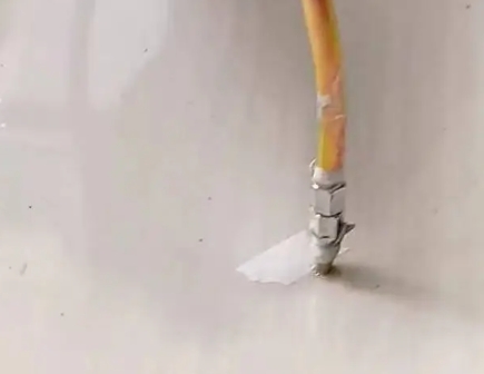 明光瓷砖空鼓维修公司专业解答在瓷砖铺贴过程中，如果使用的砂料过粗（如全部使用了粗砂），可能会导致以下问题